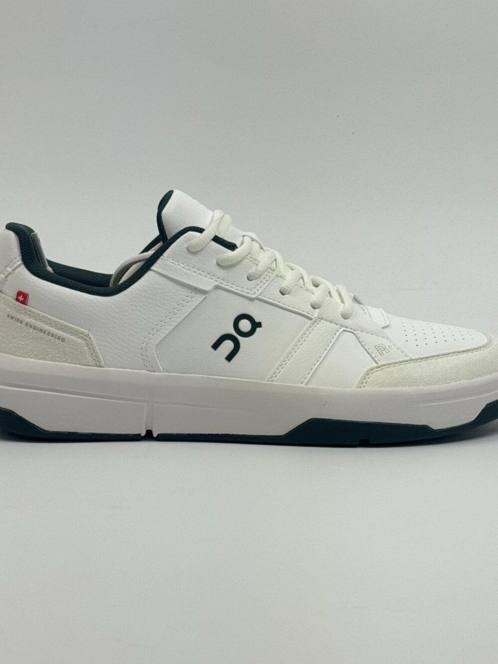 On Women's The ROGER Clubhouse 'White Evergreen' 3WF10432924 size 11